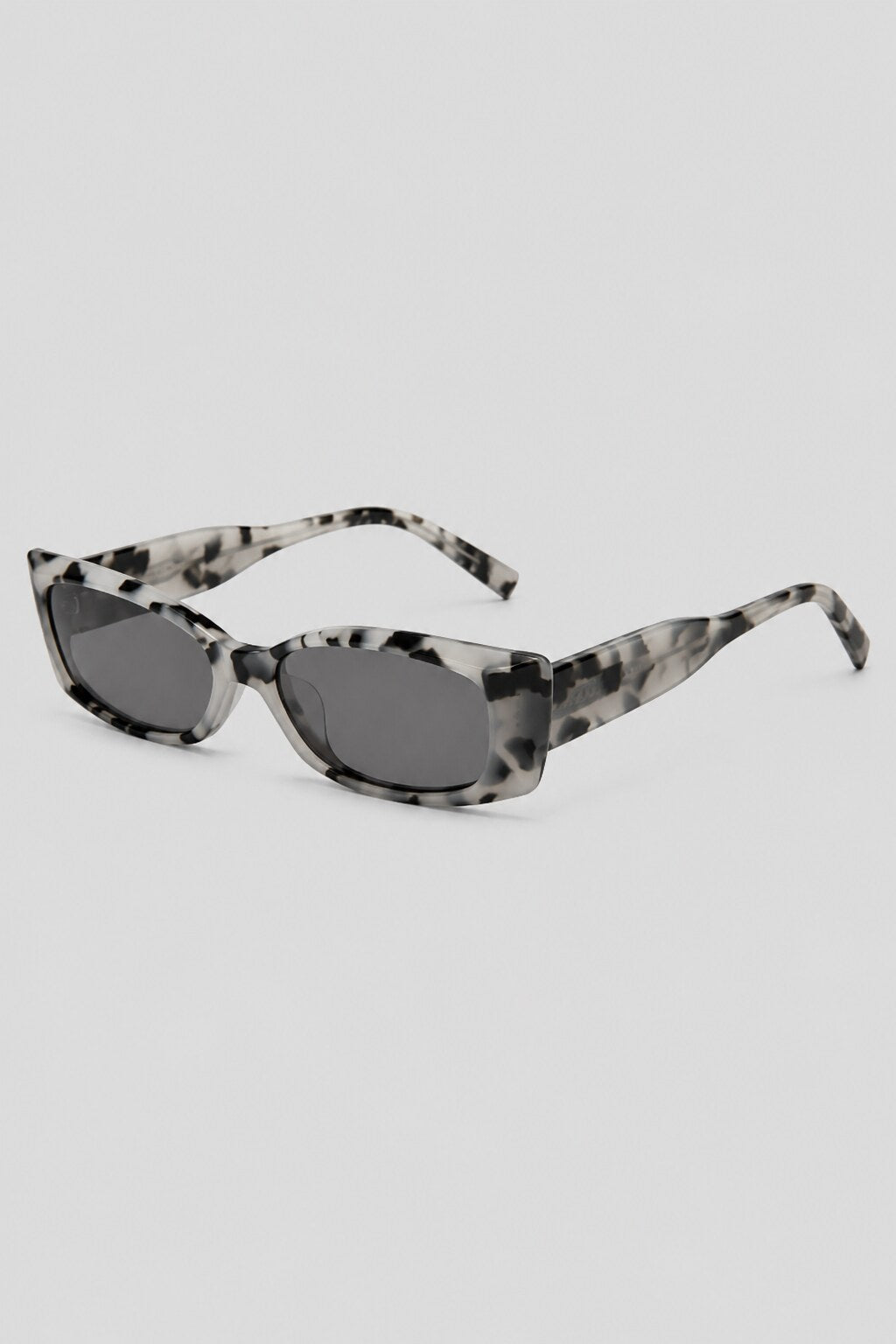 Olivier Marel Antibes '05 gray tortoise polarized rectangle sunglasses in acetate, front view