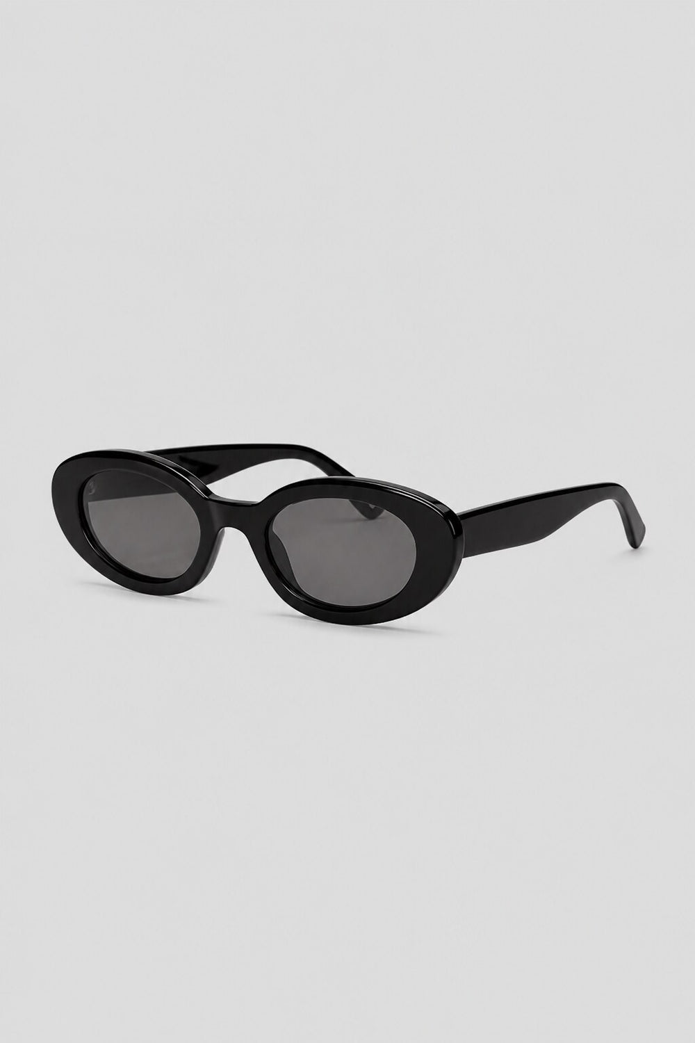 Olivier Marel Ibiza '39 black polarized oval sunglasses, side profile, women's fit