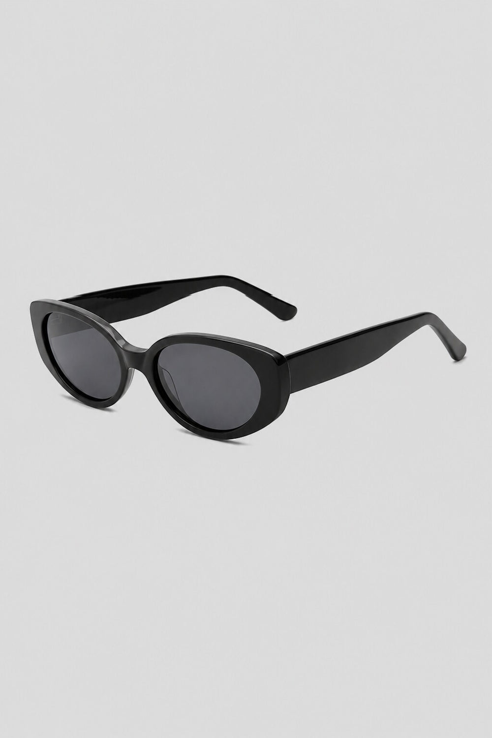 Olivier Marel Megeve '40 black polarized oval sunglasses, side profile, women's fit