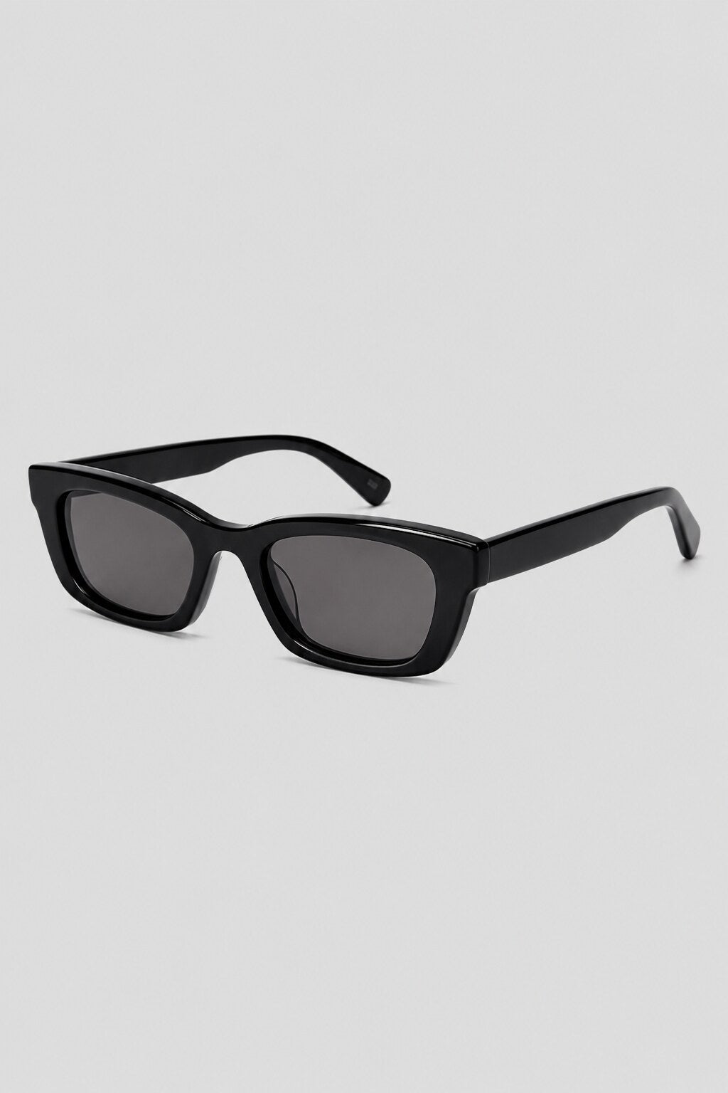 Olivier Marel Portofino '88 black polarized square sunglasses in acetate, front view
