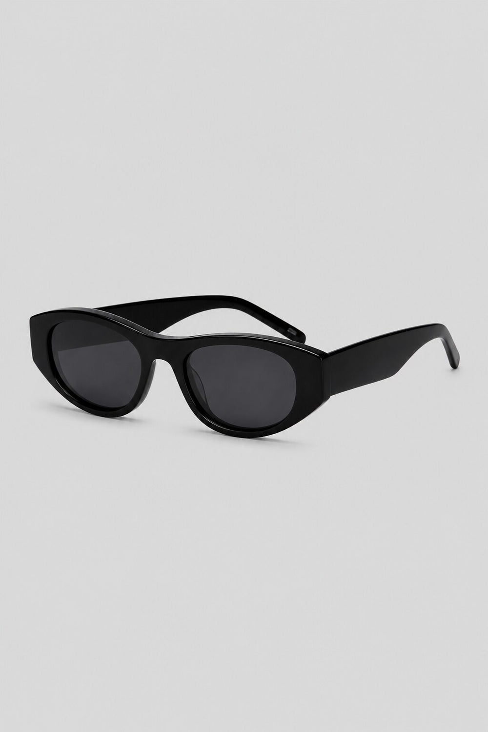 Olivier Marel Tignes '28 black polarized oval sunglasses in acetate, front view