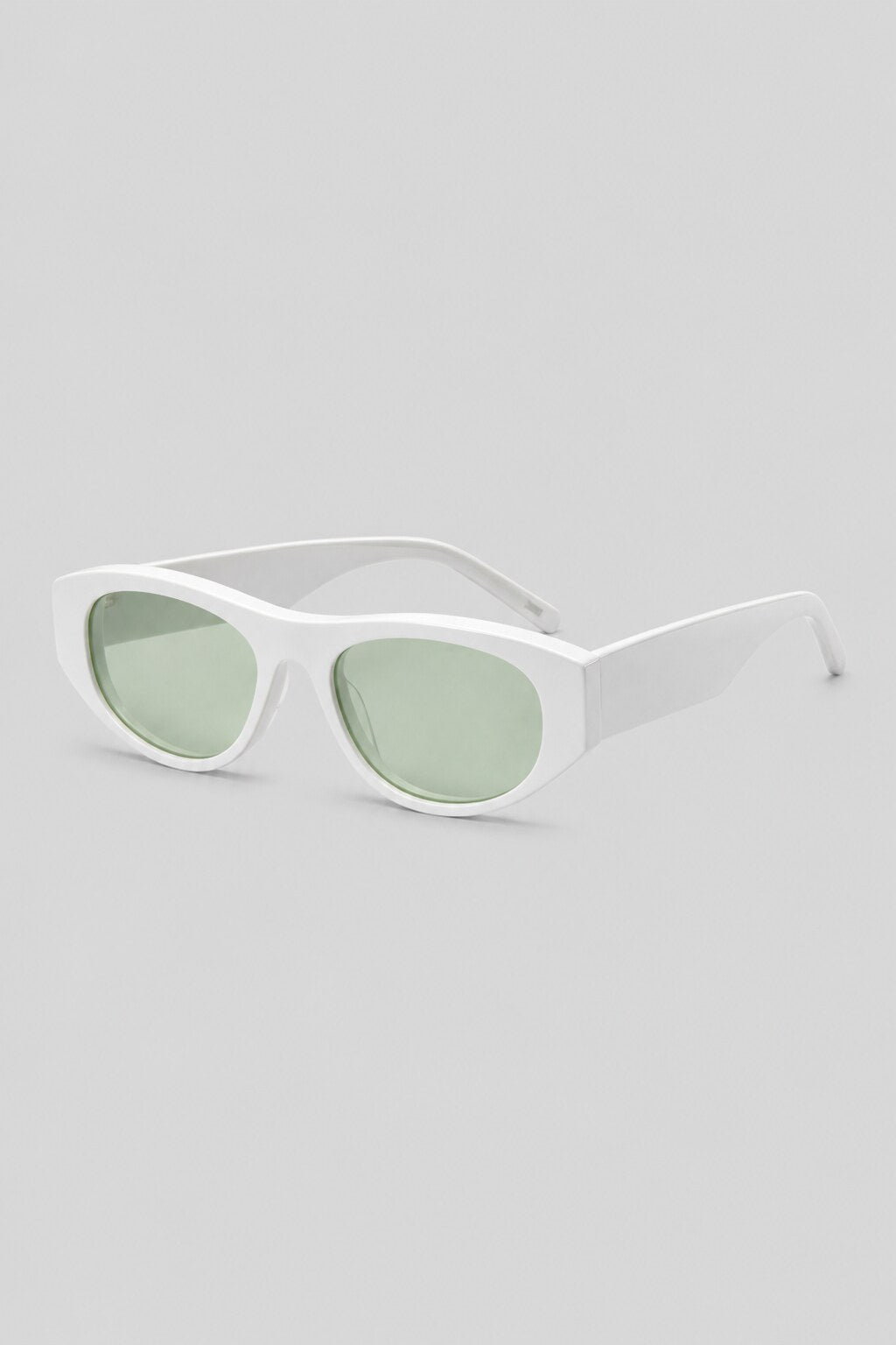 Olivier Marel Tignes '28 mint polarized oval sunglasses, side profile, women's fit